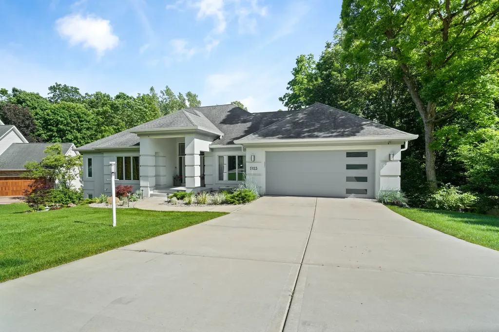 5123 Regents Park Road Rockford IL 61107