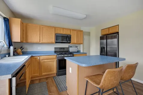 5687 Mckenzie Drive Lake In The Hills IL 60156