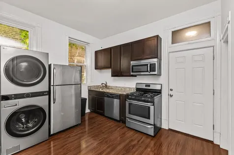 841 North Damen Avenue Chicago IL 60622