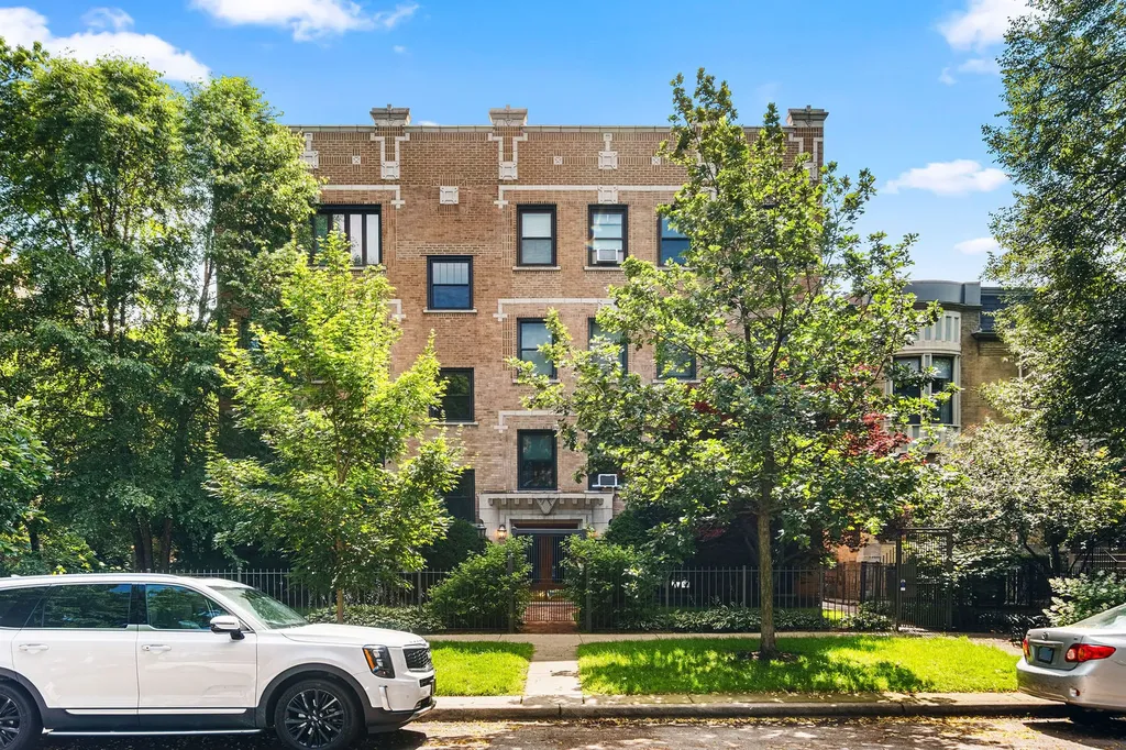 4727 North Paulina Street Chicago IL 60640