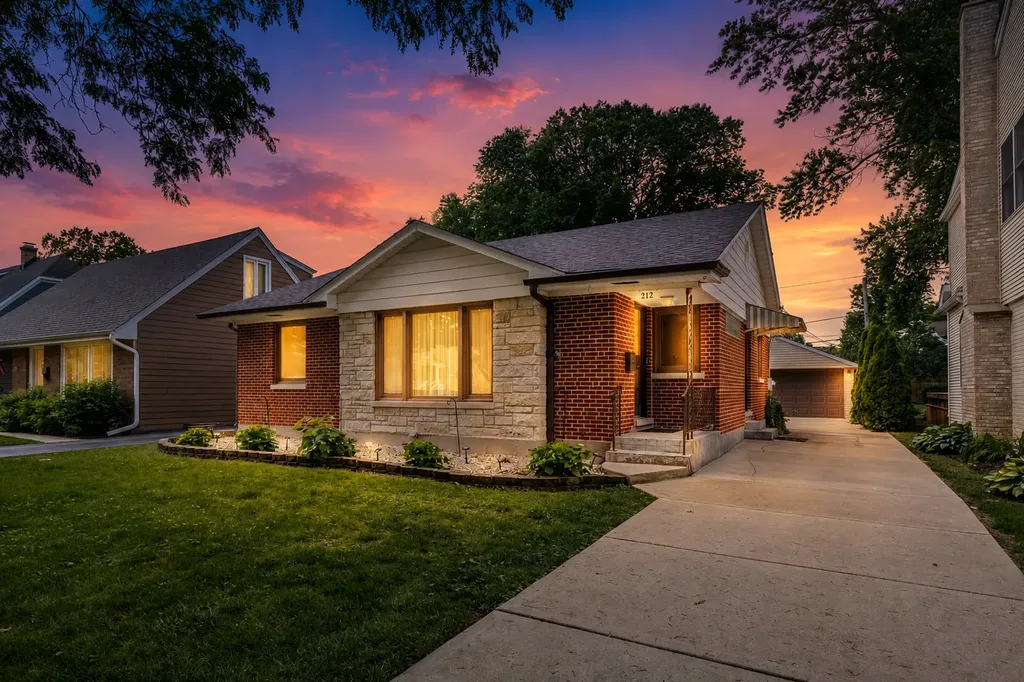 212 South Hi Lusi Avenue Mount Prospect IL 60056