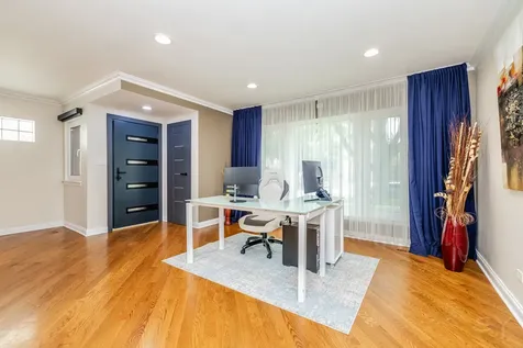 212 South Hi Lusi Avenue Mount Prospect IL 60056