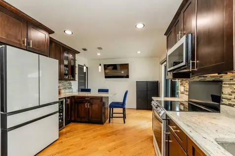 212 South Hi Lusi Avenue Mount Prospect IL 60056