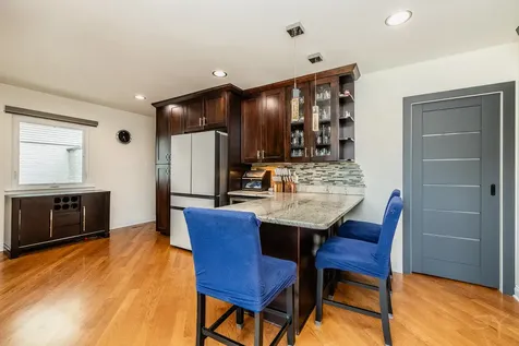 212 South Hi Lusi Avenue Mount Prospect IL 60056