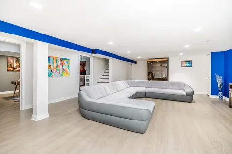 212 South Hi Lusi Avenue Mount Prospect IL 60056