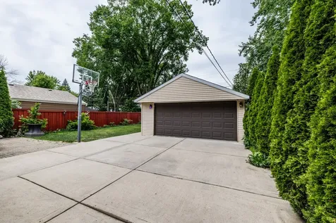 212 South Hi Lusi Avenue Mount Prospect IL 60056