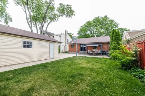 212 South Hi Lusi Avenue Mount Prospect IL 60056