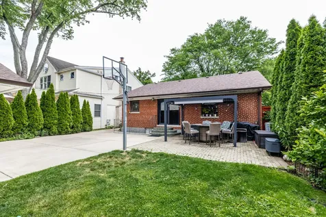 212 South Hi Lusi Avenue Mount Prospect IL 60056