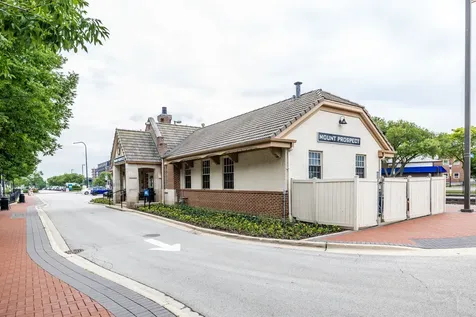 212 South Hi Lusi Avenue Mount Prospect IL 60056