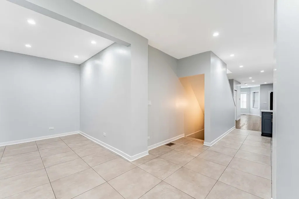 12238 South Yale Avenue Chicago IL 60628