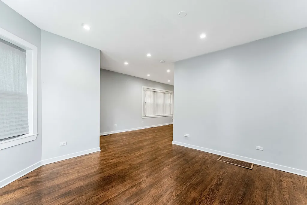 12238 South Yale Avenue Chicago IL 60628