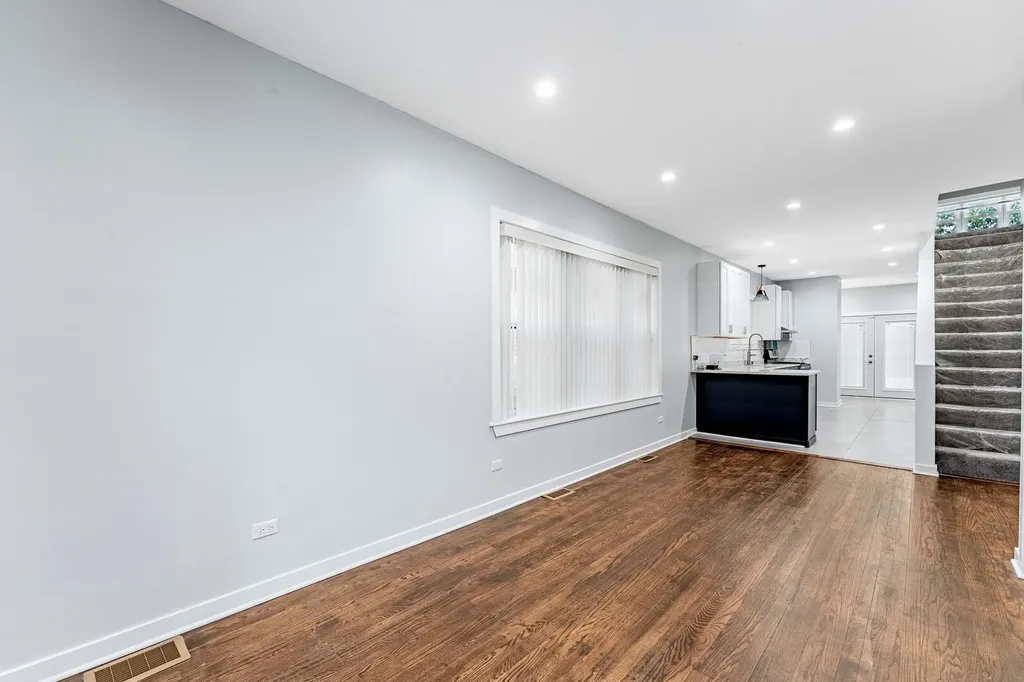 12238 South Yale Avenue Chicago IL 60628