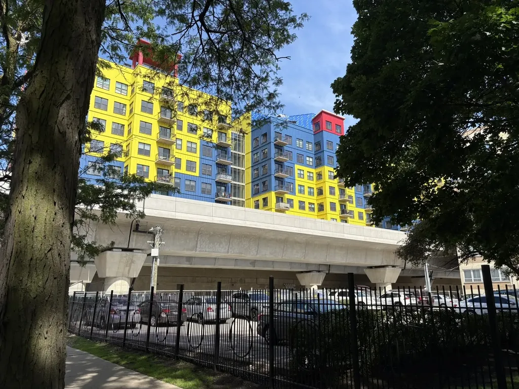 1122 West Catalpa Avenue Chicago IL 60640