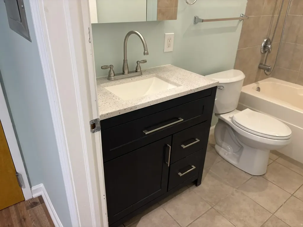 1122 West Catalpa Avenue Chicago IL 60640