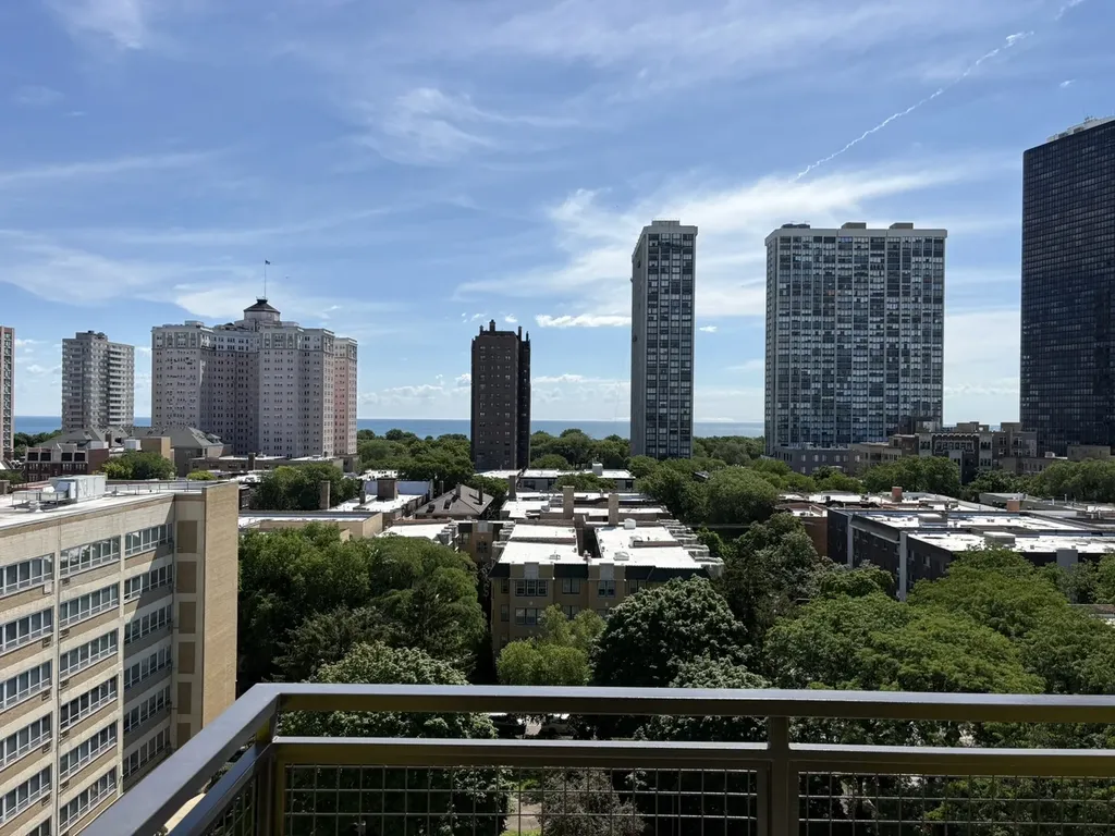 1122 West Catalpa Avenue Chicago IL 60640
