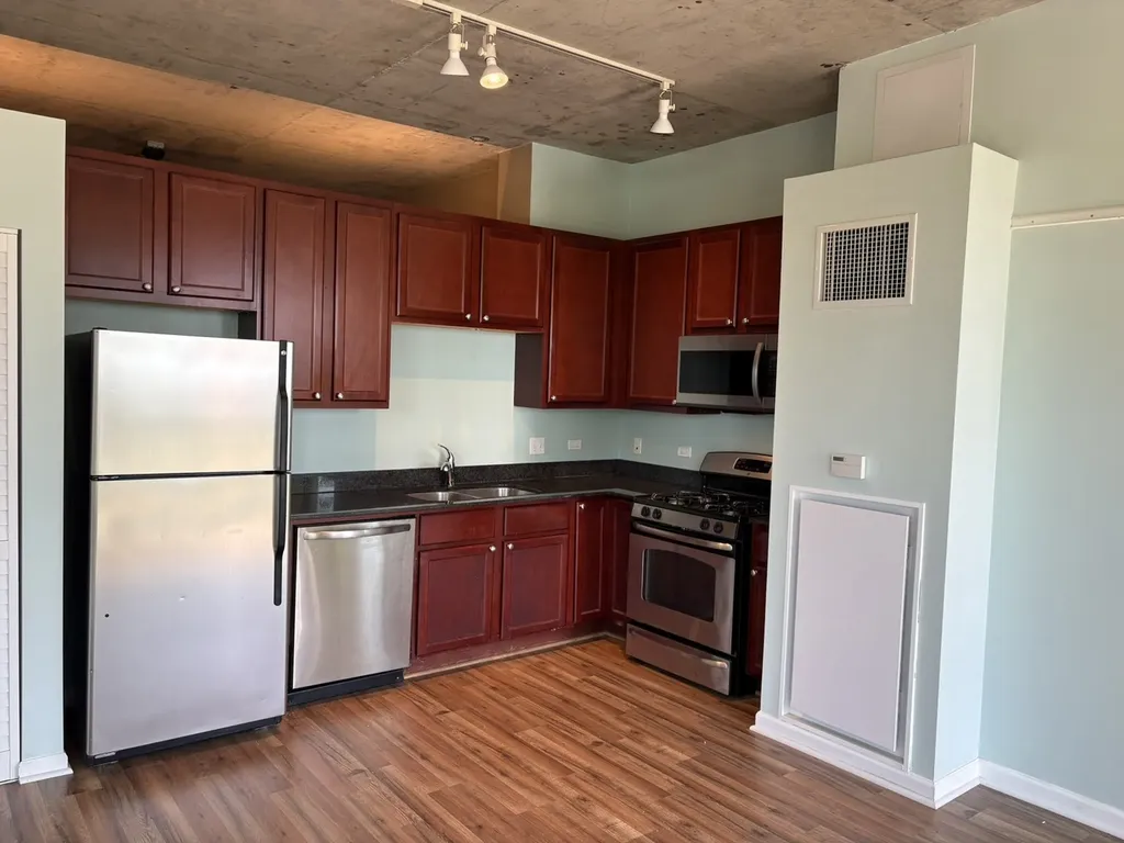 1122 West Catalpa Avenue Chicago IL 60640