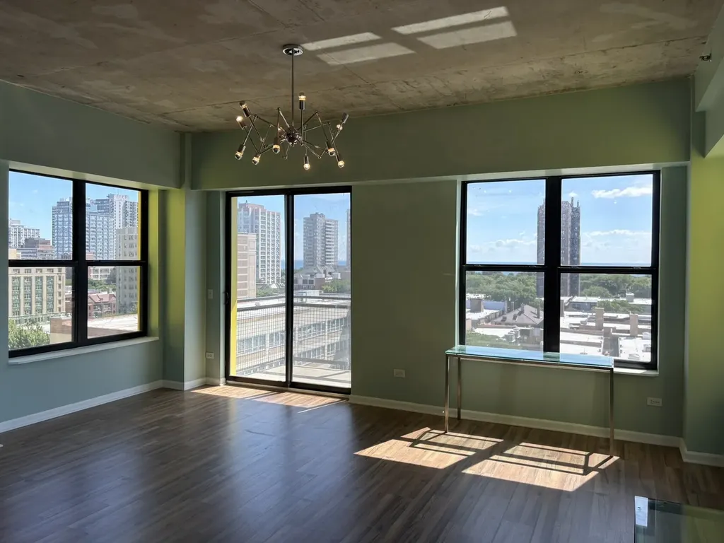 1122 West Catalpa Avenue Chicago IL 60640