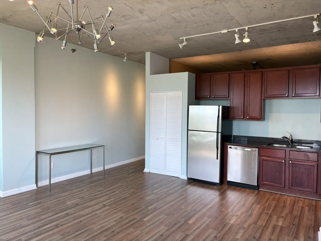 1122 West Catalpa Avenue Chicago IL 60640