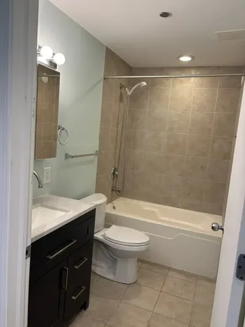 1122 West Catalpa Avenue Chicago IL 60640