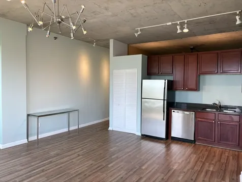 1122 West Catalpa Avenue Chicago IL 60640