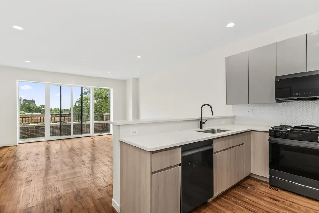 4316 South Michigan Avenue Chicago IL 60653