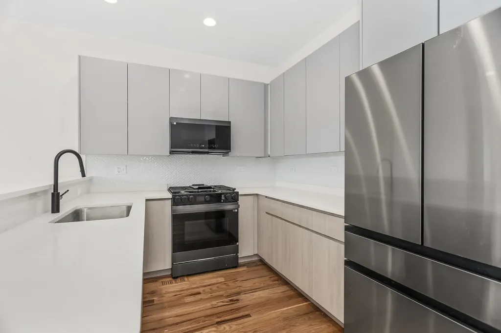 4316 South Michigan Avenue Chicago IL 60653