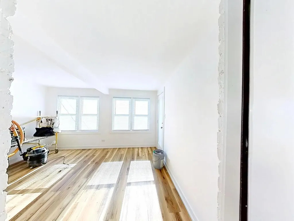 8039 South Campbell Avenue Chicago IL 60652