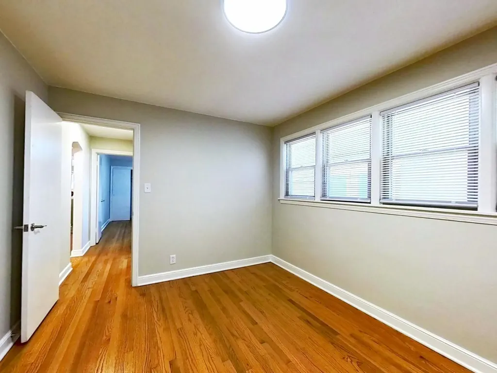 8039 South Campbell Avenue Chicago IL 60652