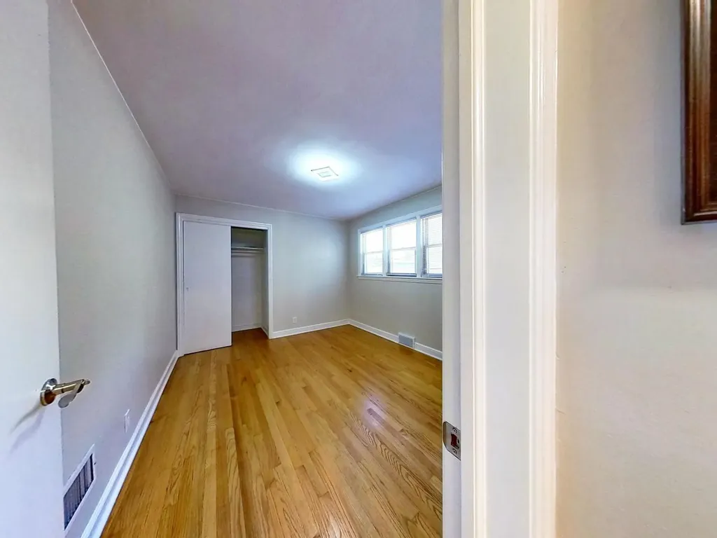 8039 South Campbell Avenue Chicago IL 60652