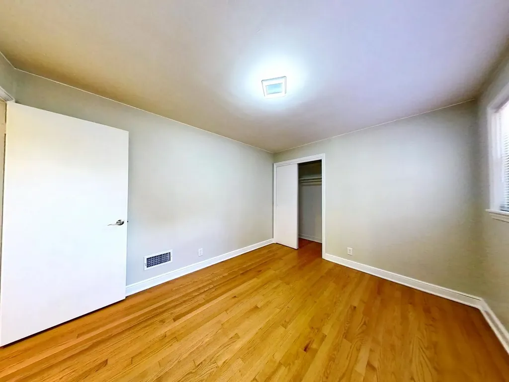 8039 South Campbell Avenue Chicago IL 60652