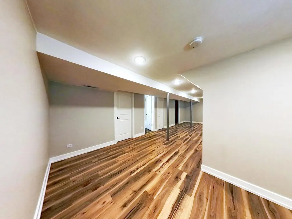 8039 South Campbell Avenue Chicago IL 60652