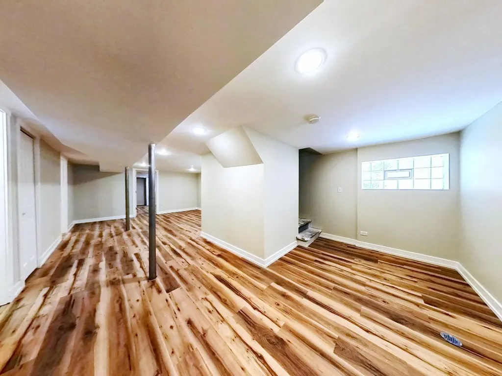 8039 South Campbell Avenue Chicago IL 60652