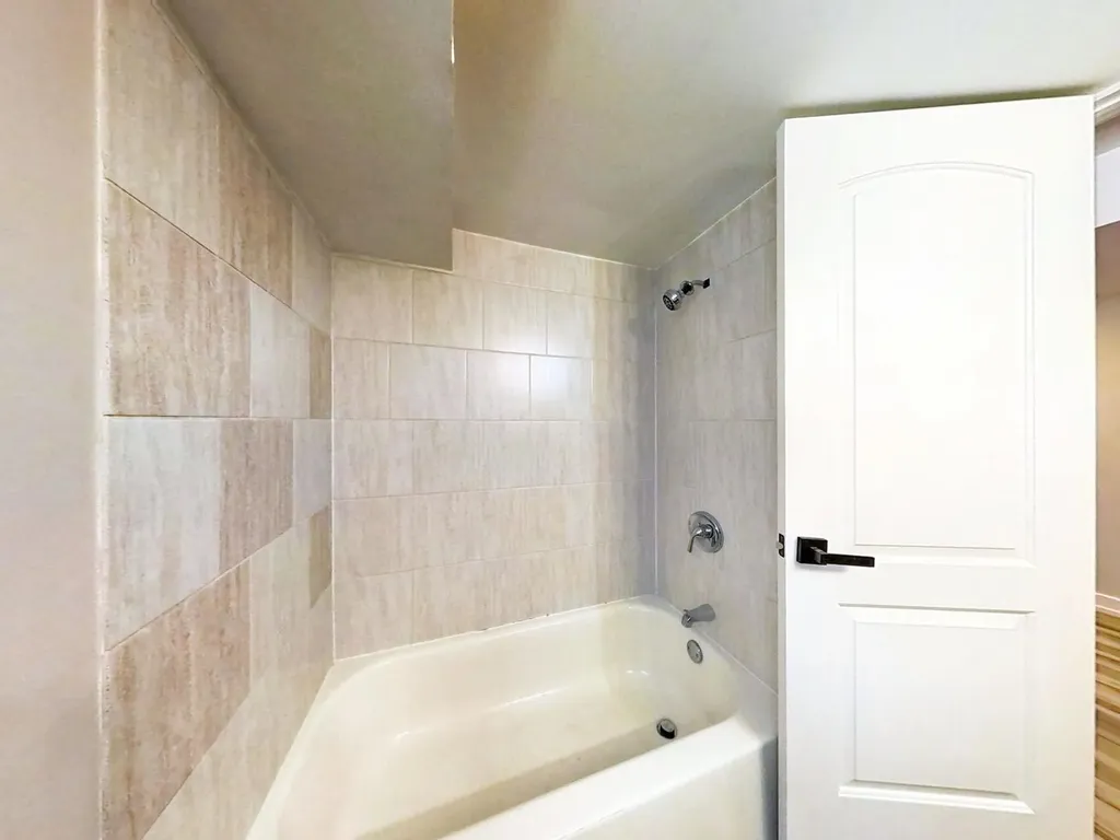 8039 South Campbell Avenue Chicago IL 60652
