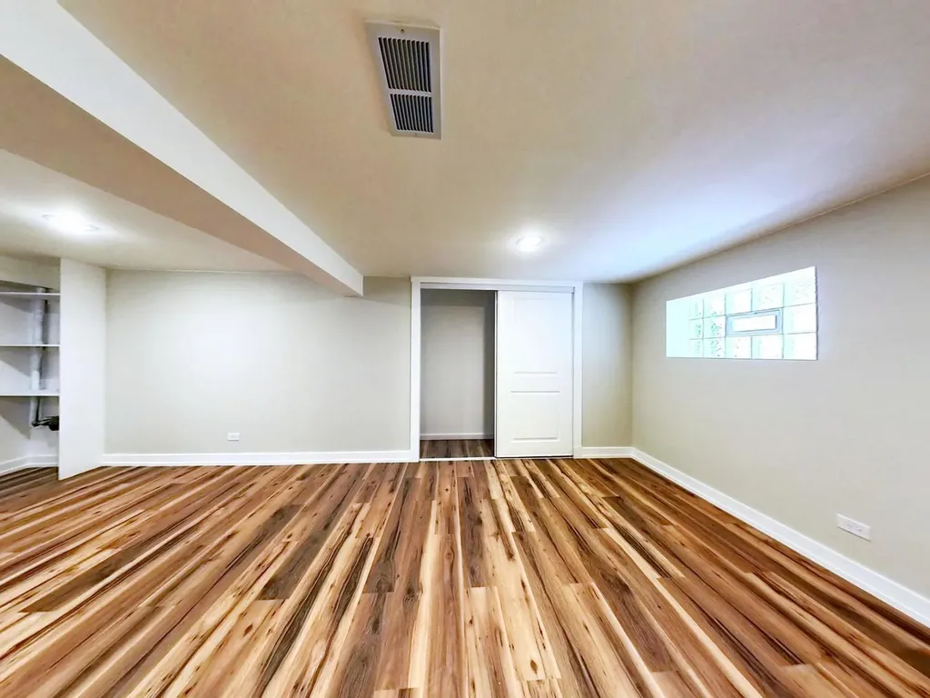 8039 South Campbell Avenue Chicago IL 60652