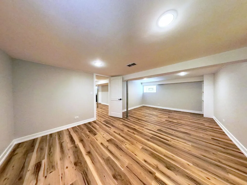 8039 South Campbell Avenue Chicago IL 60652