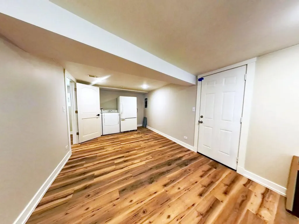 8039 South Campbell Avenue Chicago IL 60652