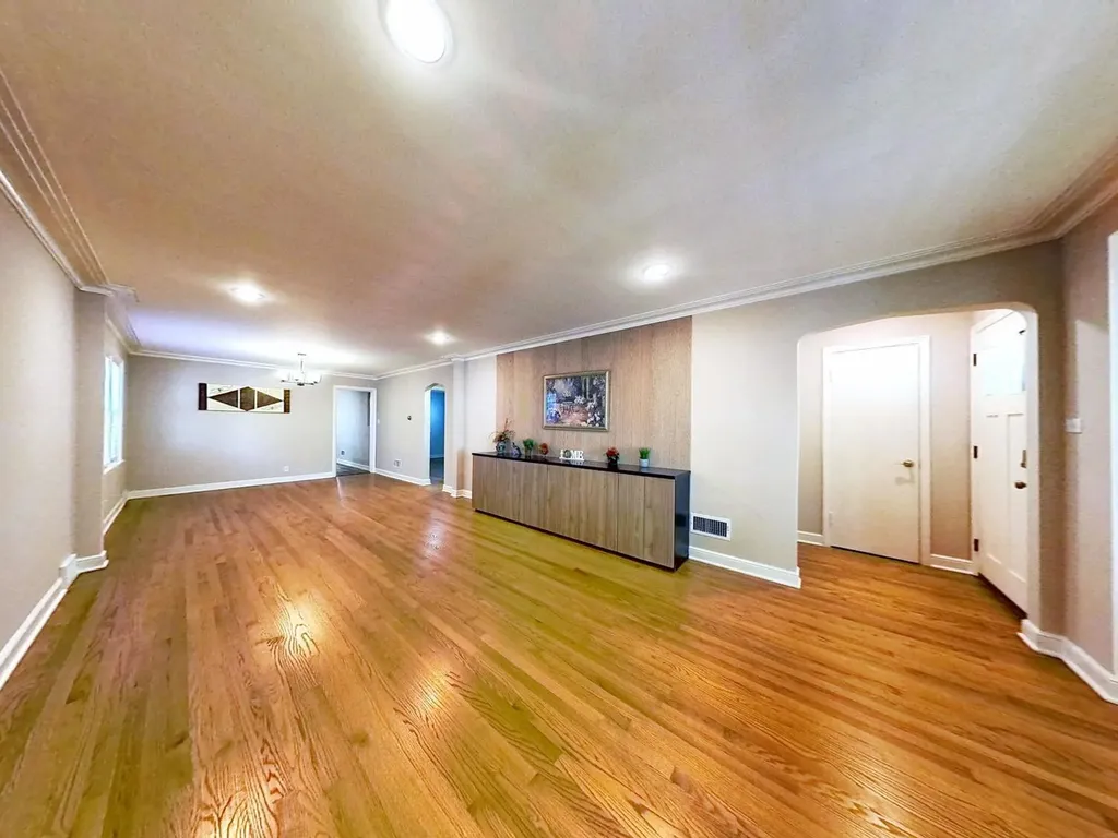 8039 South Campbell Avenue Chicago IL 60652