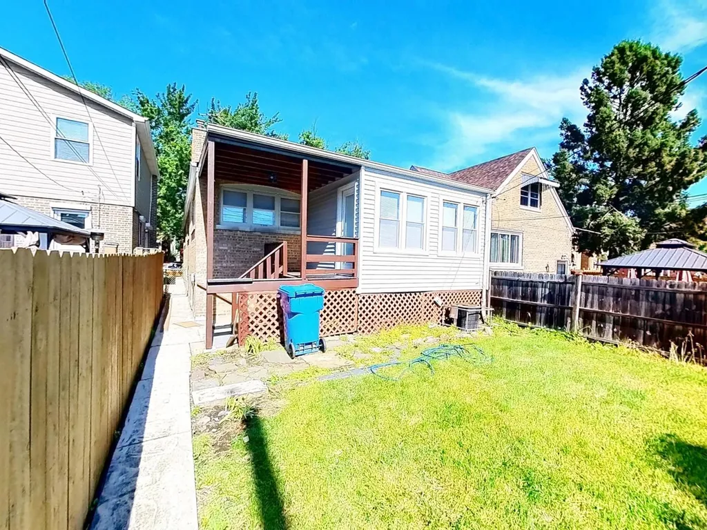8039 South Campbell Avenue Chicago IL 60652