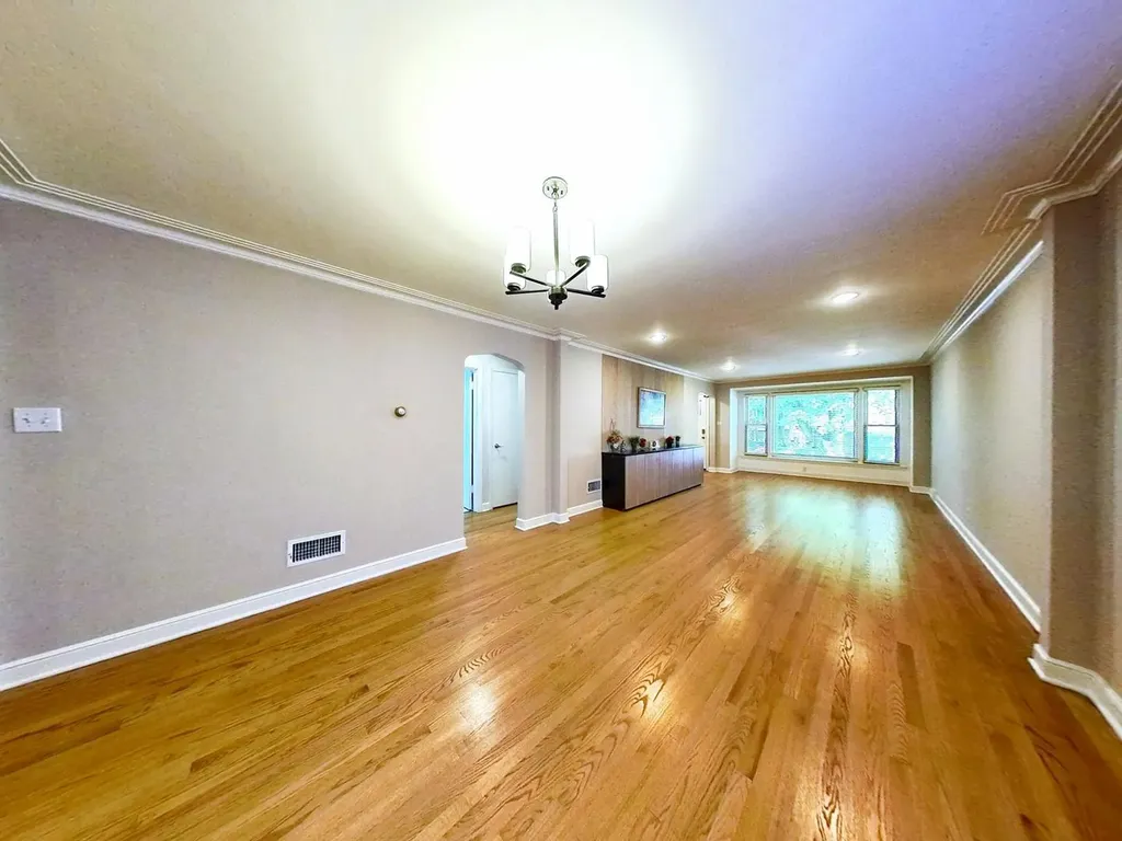 8039 South Campbell Avenue Chicago IL 60652