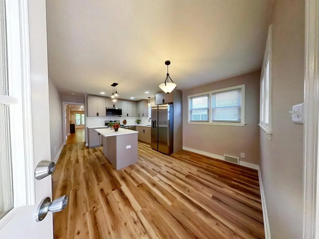 8039 South Campbell Avenue Chicago IL 60652