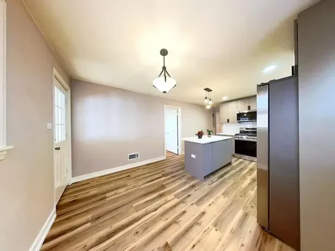 8039 South Campbell Avenue Chicago IL 60652