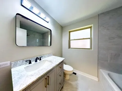 8039 South Campbell Avenue Chicago IL 60652
