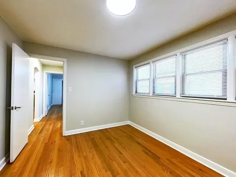 8039 South Campbell Avenue Chicago IL 60652