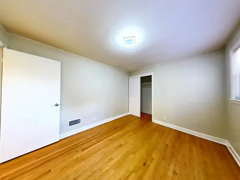 8039 South Campbell Avenue Chicago IL 60652