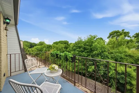 814 North River Road Mount Prospect IL 60056