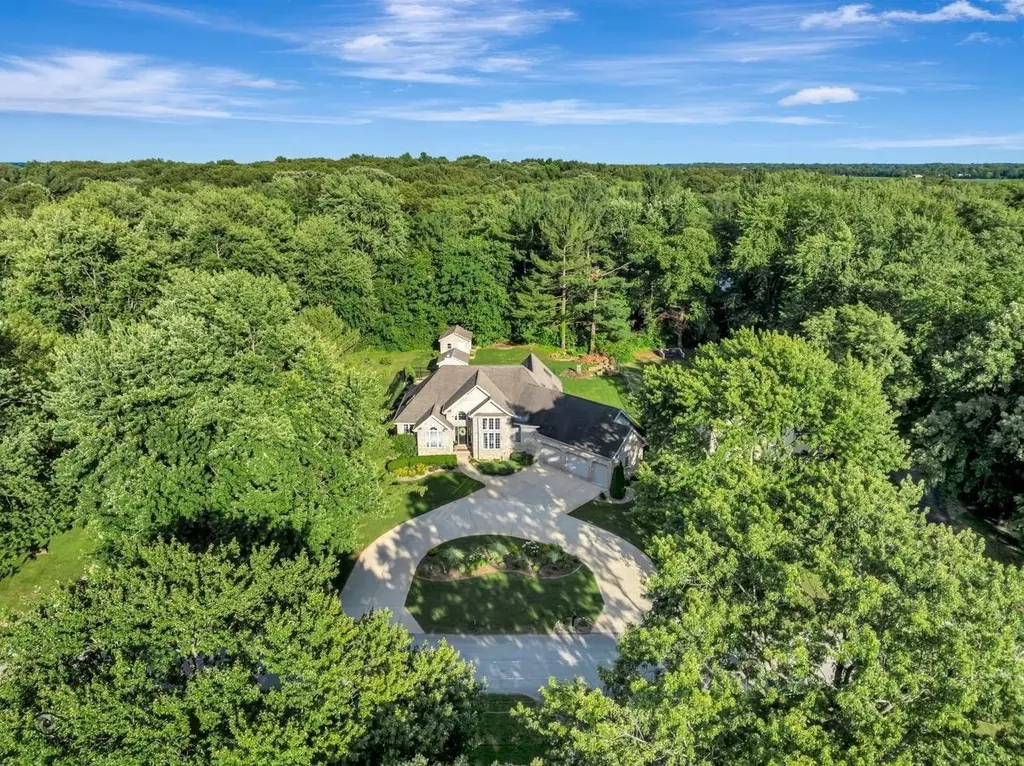 1749 Bittersweet Drive St. Anne IL 60964