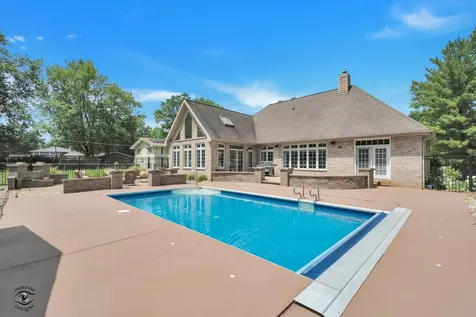 1749 Bittersweet Drive St. Anne IL 60964