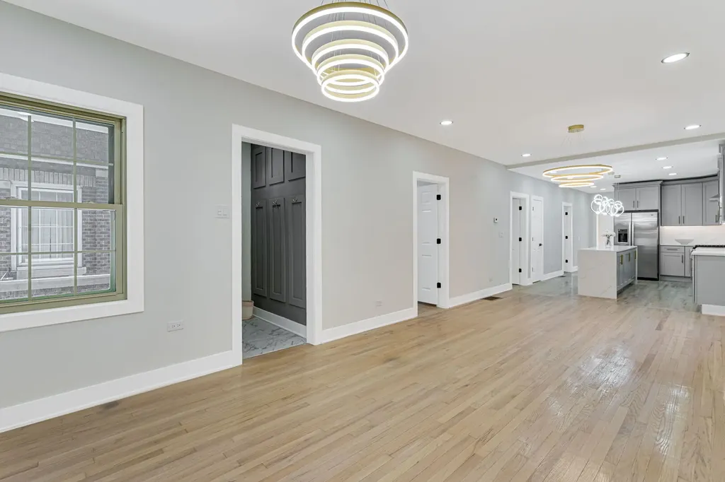 5218 West 55th Street Chicago IL 60638