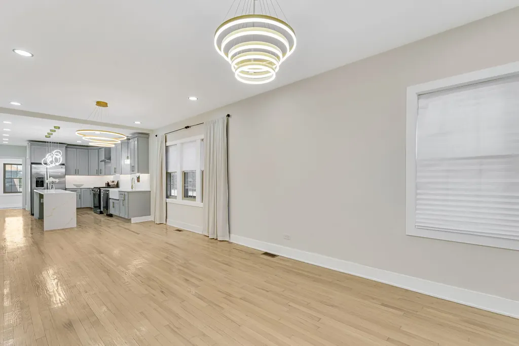 5218 West 55th Street Chicago IL 60638