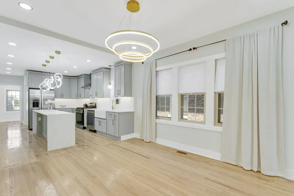 5218 West 55th Street Chicago IL 60638